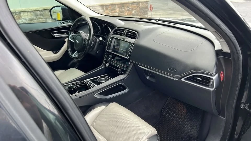 2017 Jaguar F-Pace - Image 16 of 20