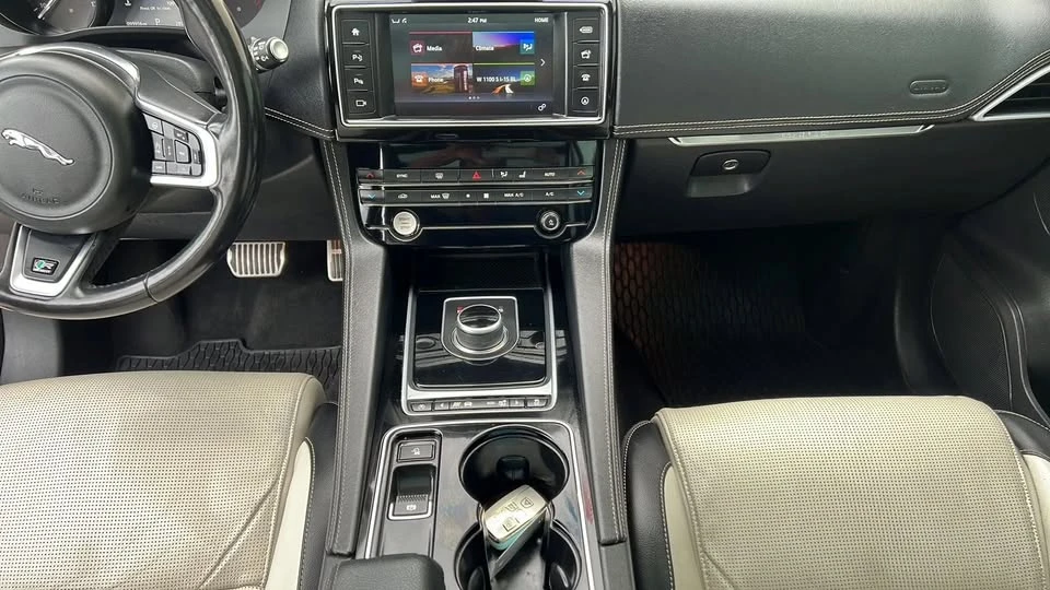 2017 Jaguar F-Pace - Image 6 of 20