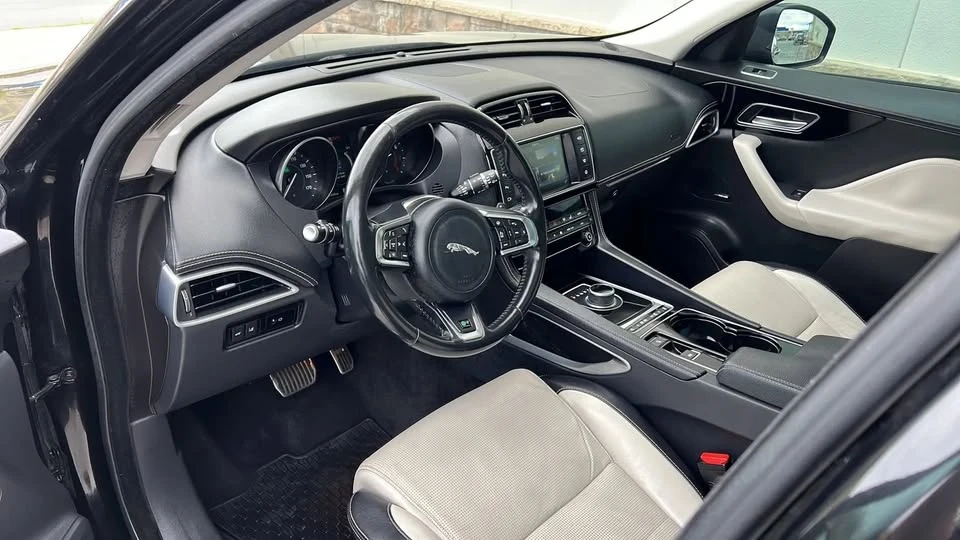 2017 Jaguar F-Pace - Image 4 of 20