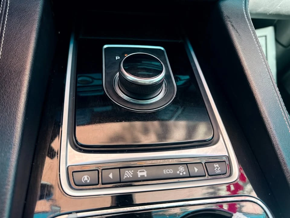 2017 Jaguar F-Pace - Image 14 of 19