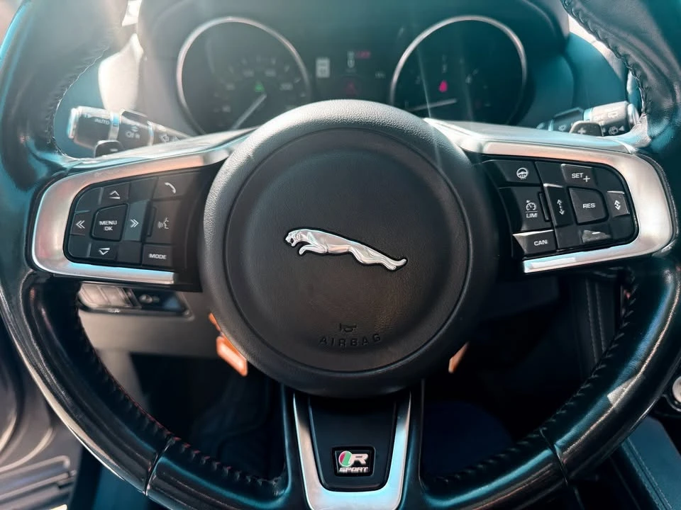 2017 Jaguar F-Pace - Image 16 of 19