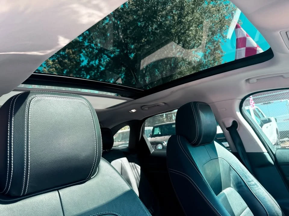 2017 Jaguar F-Pace - Image 18 of 19