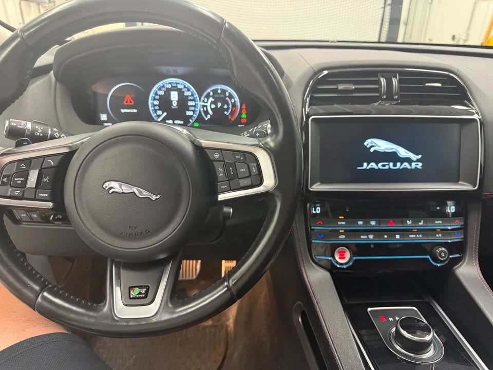 2017 Jaguar F-Pace - Image 15 of 19