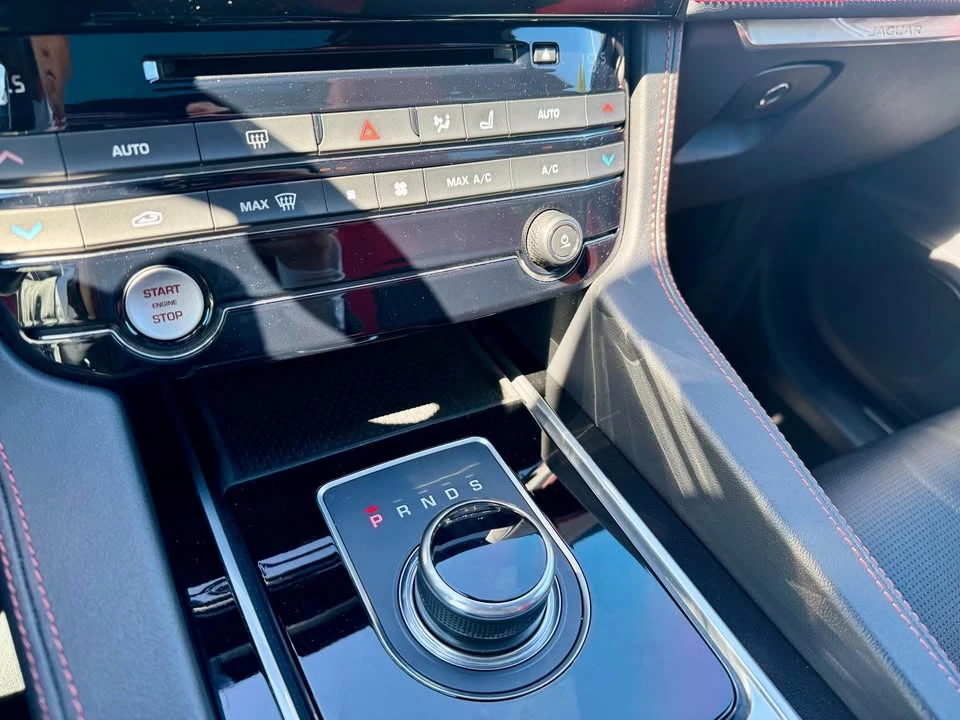 2017 Jaguar F-Pace - Image 15 of 19
