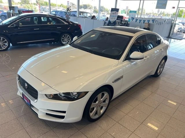 2017 Jaguar XE - Image 15 of 20
