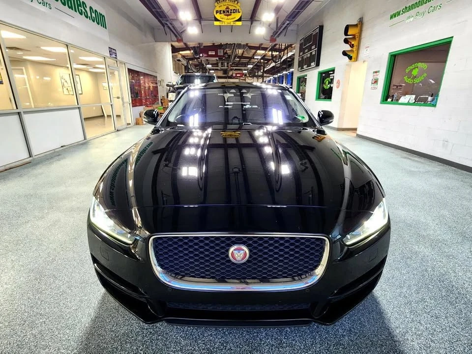 2017 Jaguar XE - Image 3 of 15