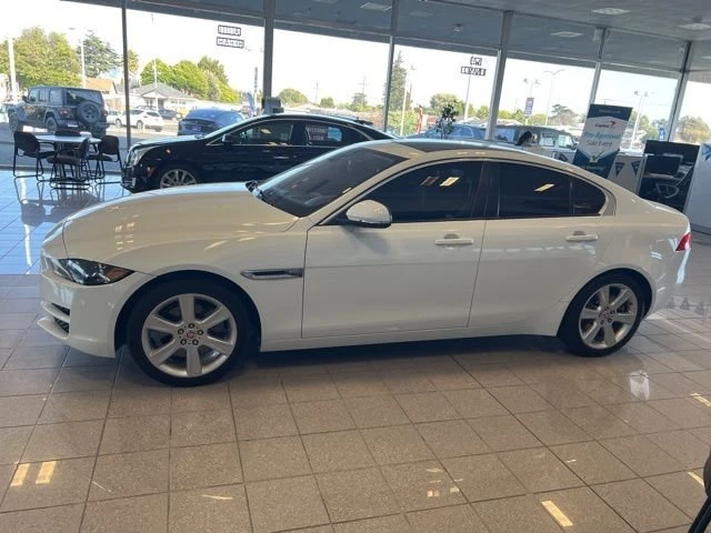 2017 Jaguar XE - Image 13 of 20