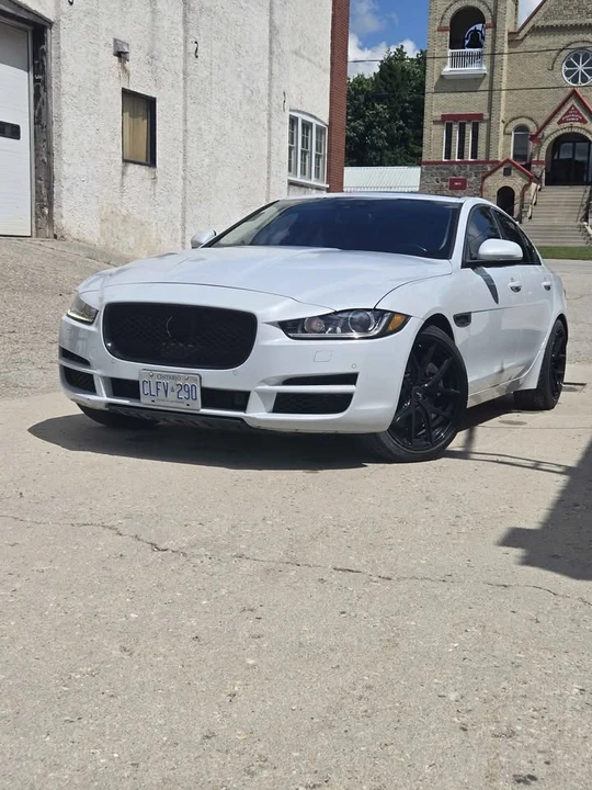 2017 Jaguar XE - Image 2 of 10