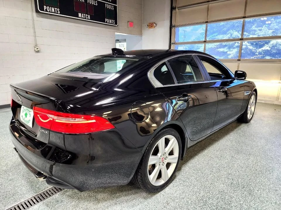 2017 Jaguar XE - Image 6 of 15