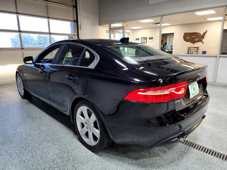 2017 Jaguar XE - Image 9 of 15