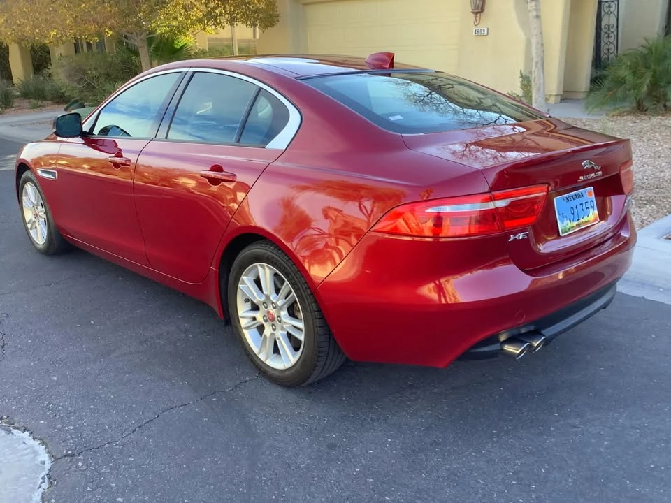 2017 Jaguar XE - Image 10 of 19