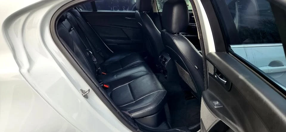 2017 Jaguar XE - Image 12 of 20