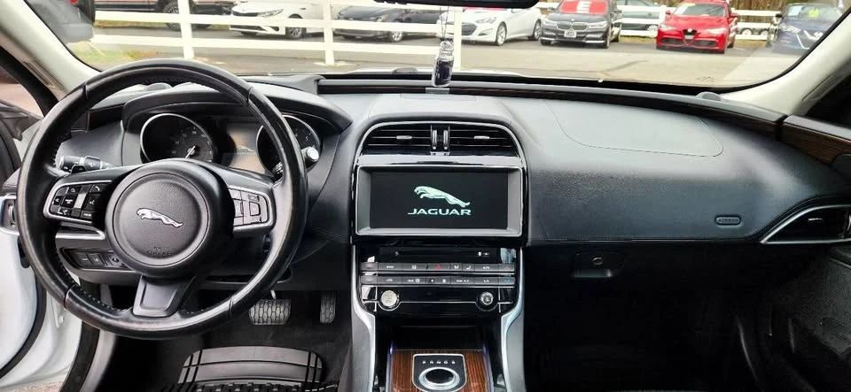 2017 Jaguar XE - Image 19 of 20