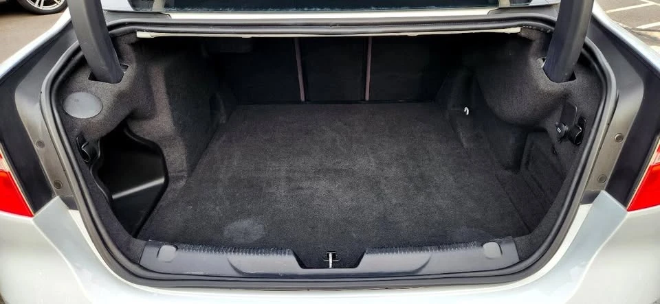 2017 Jaguar XE - Image 11 of 20