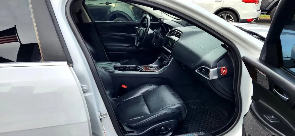 2017 Jaguar XE - Image 13 of 20