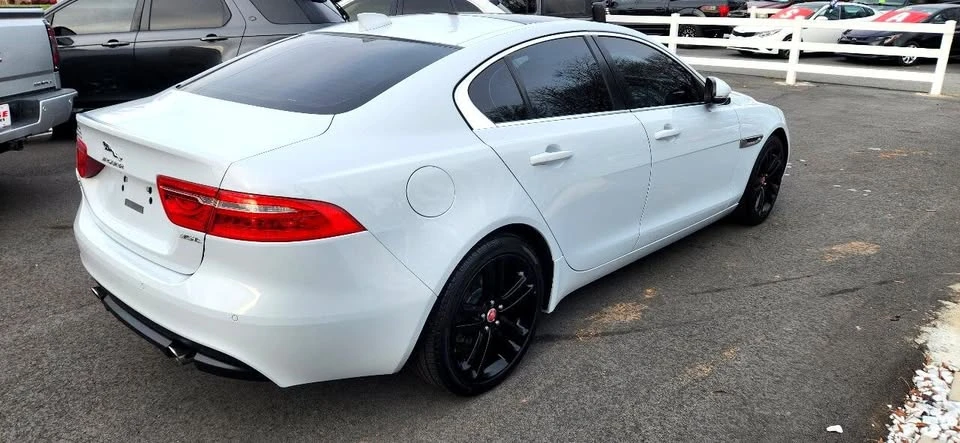 2017 Jaguar XE - Image 7 of 20