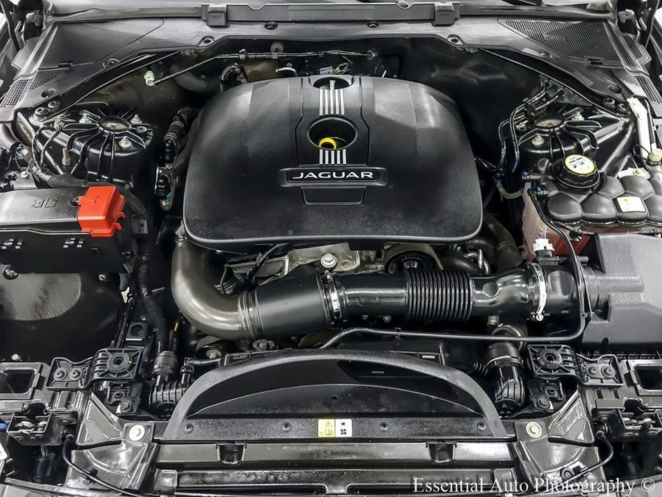 2017 Jaguar XE - Image 12 of 18