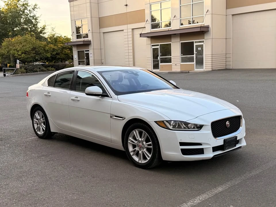 2017 Jaguar XE - Image 2 of 8