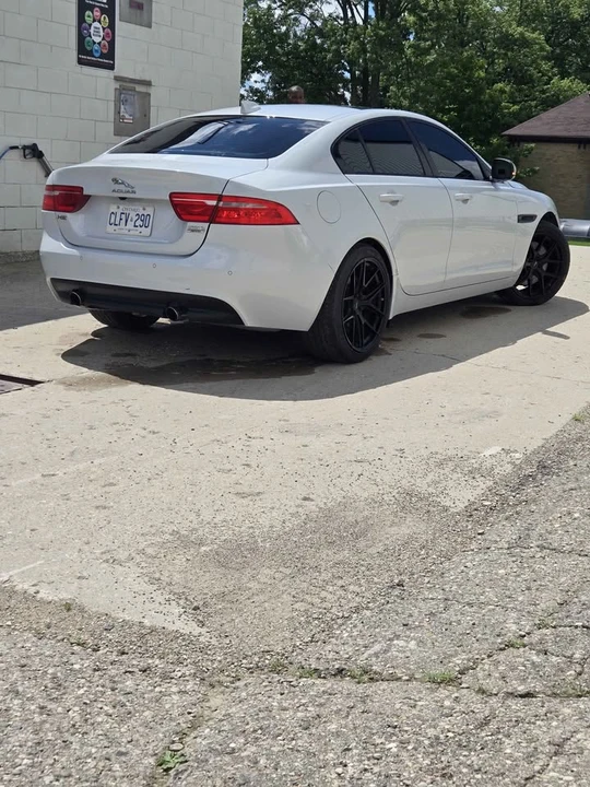 2017 Jaguar XE - Image 4 of 10