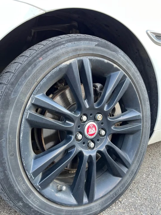 2017 Jaguar XE - Image 16 of 17