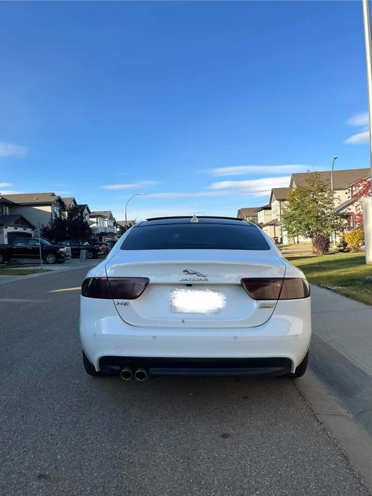 2017 Jaguar XE - Image 3 of 17