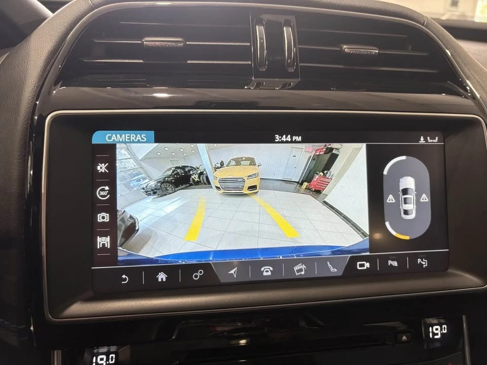 2017 Jaguar XE - Image 4 of 20