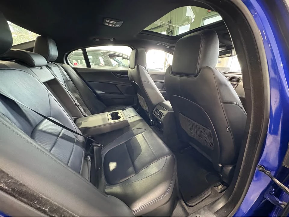 2017 Jaguar XE - Image 10 of 20