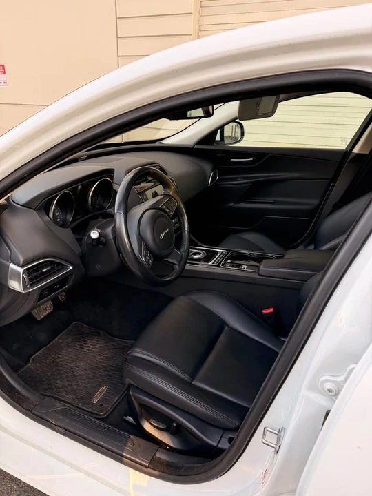2017 Jaguar XE - Image 5 of 8