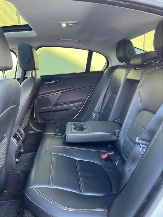 2017 Jaguar XE - Image 14 of 17