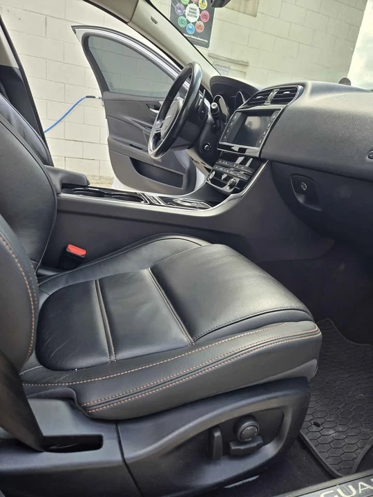 2017 Jaguar XE - Image 9 of 10