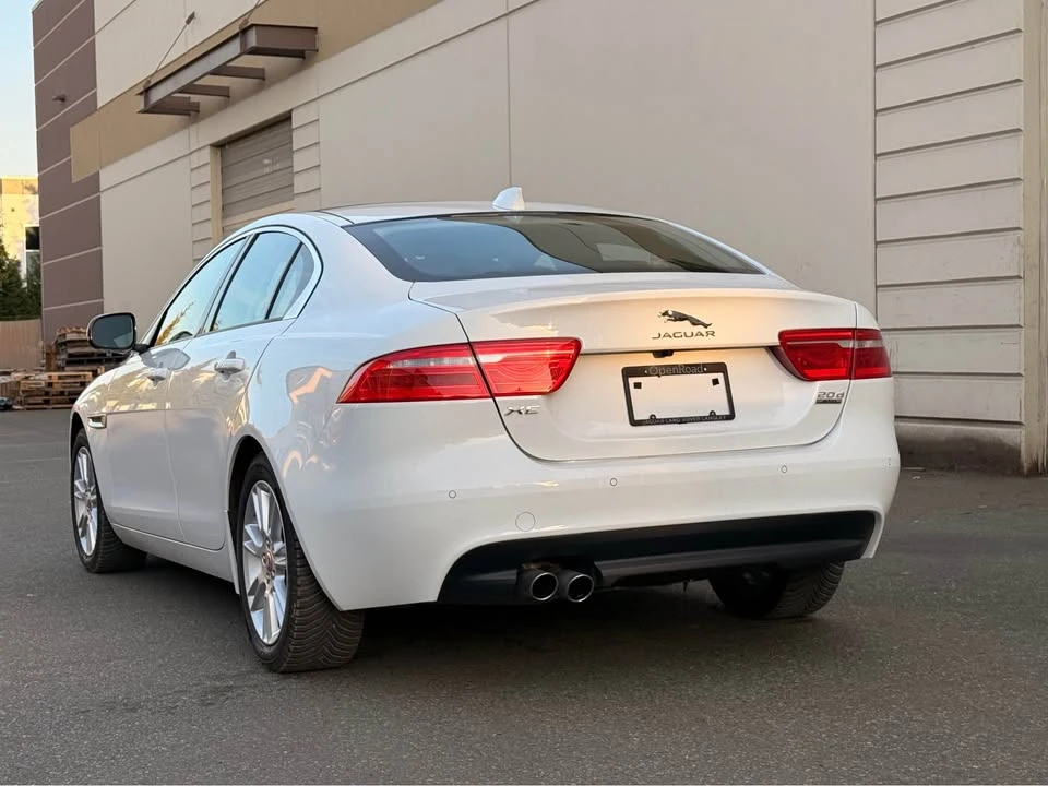 2017 Jaguar XE - Image 4 of 8