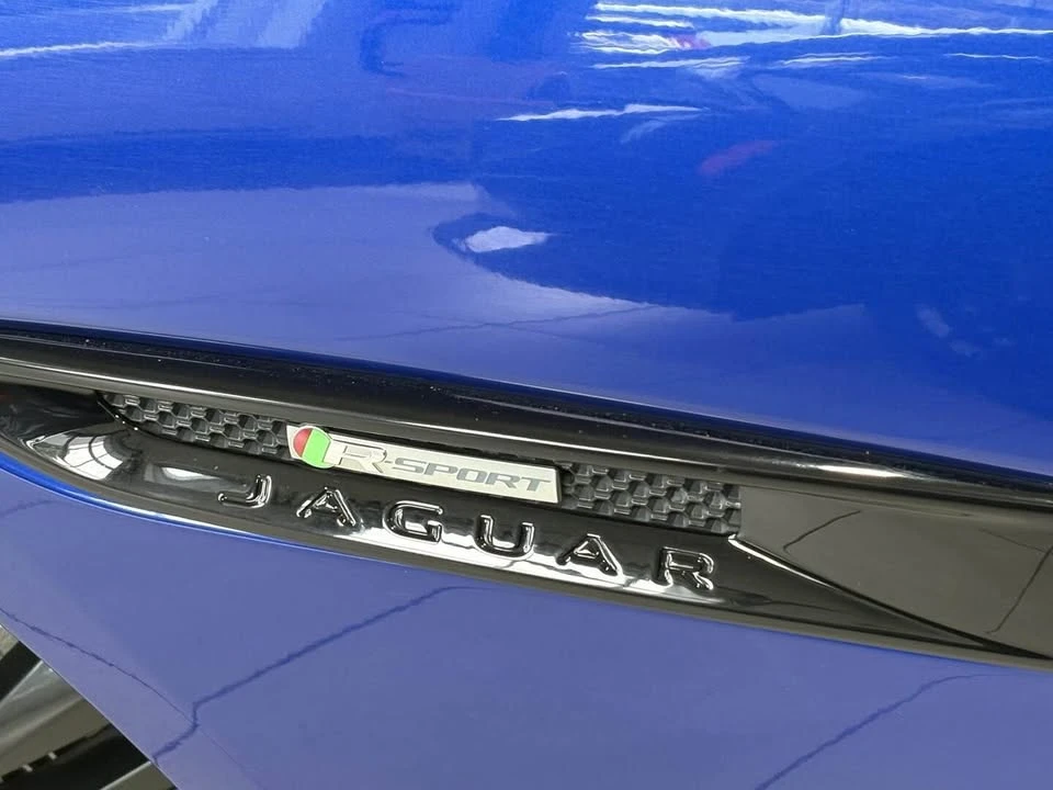 2017 Jaguar XE - Image 12 of 20