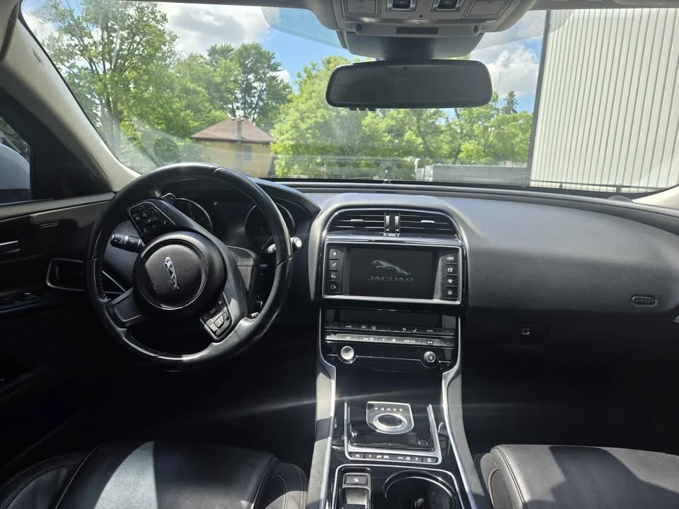 2017 Jaguar XE - Image 6 of 10
