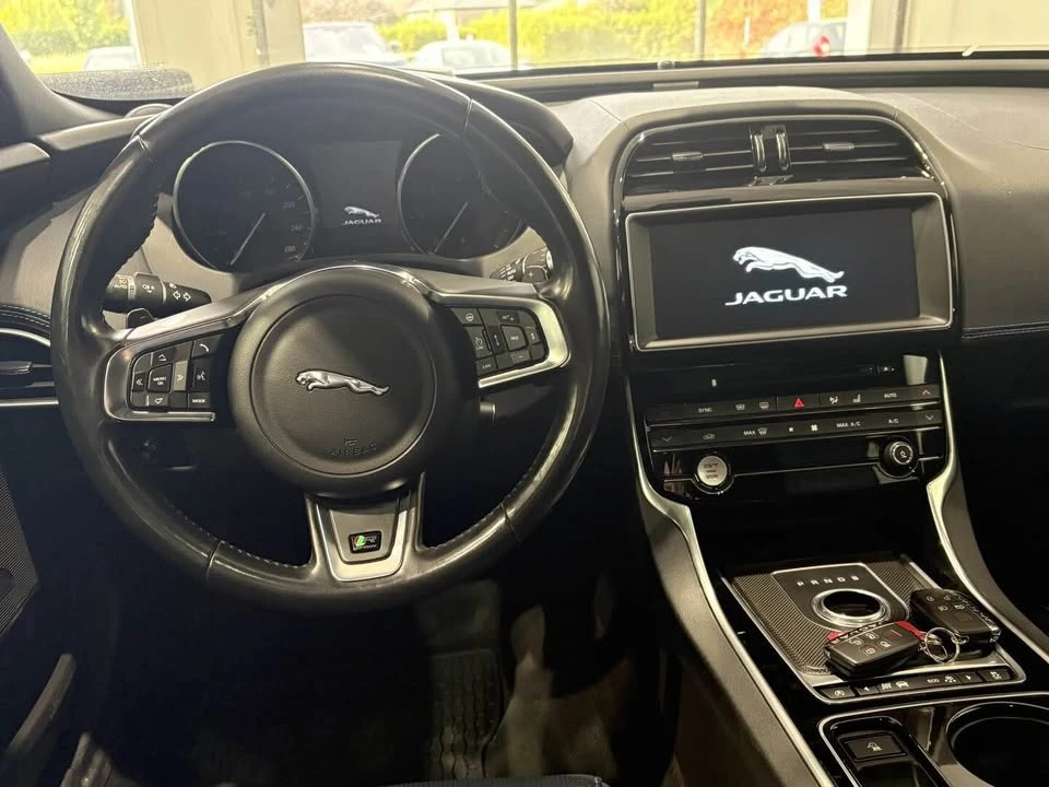 2017 Jaguar XE - Image 9 of 20