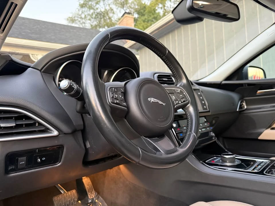 2017 Jaguar XE - Image 17 of 20