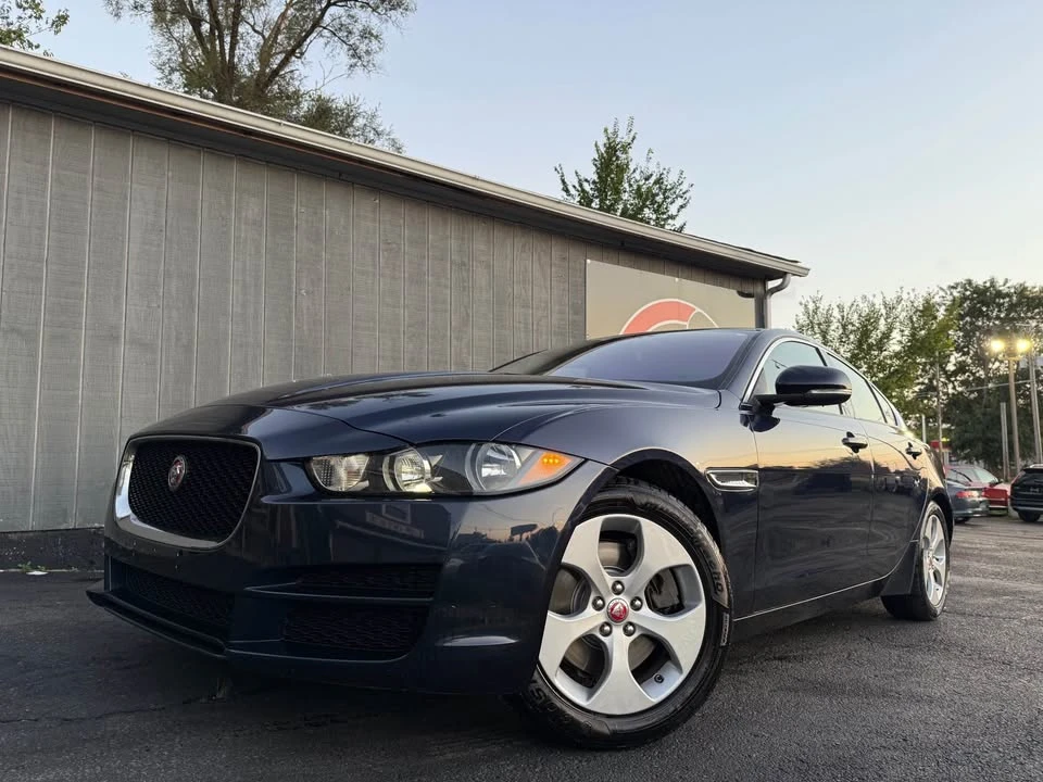 2017 Jaguar XE - Image 7 of 20