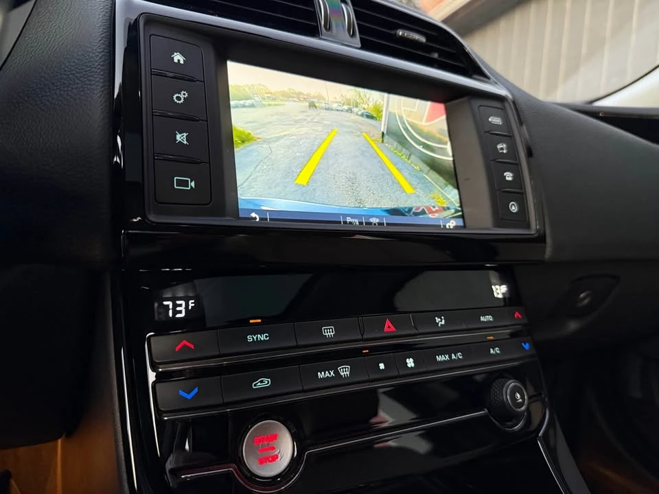 2017 Jaguar XE - Image 15 of 20