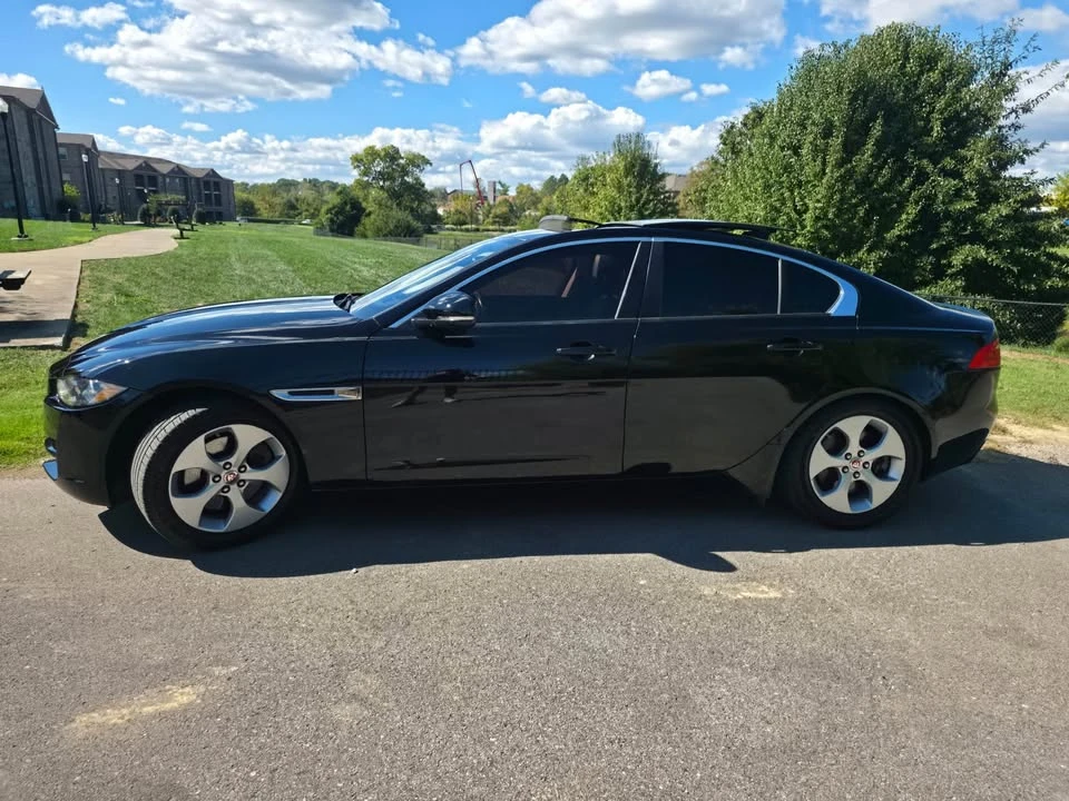 2017 Jaguar XE - Image 3 of 6
