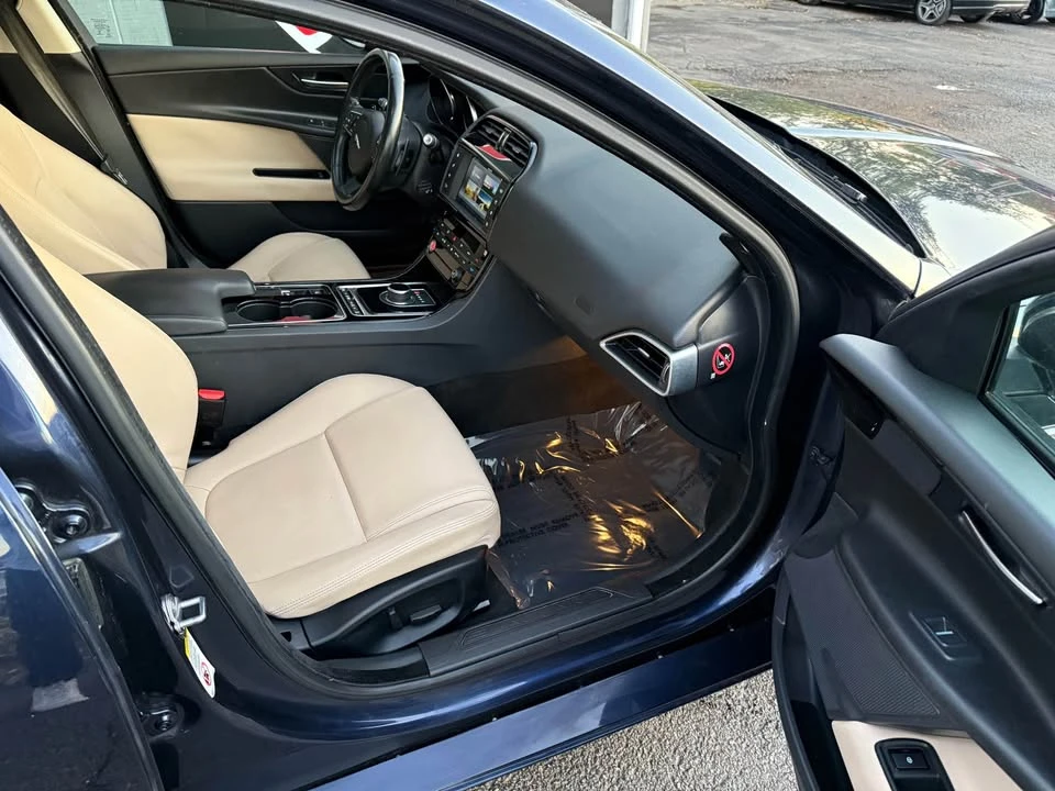 2017 Jaguar XE - Image 13 of 20