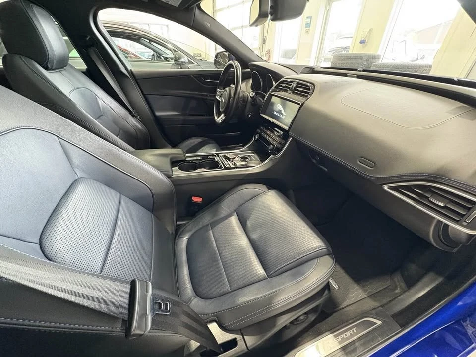 2017 Jaguar XE - Image 10 of 20