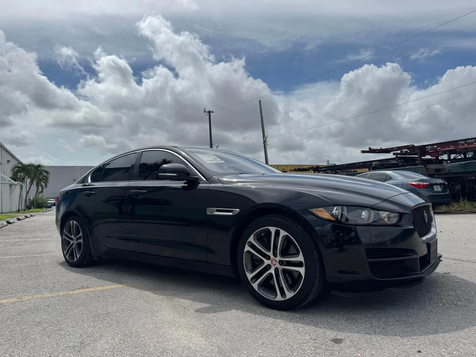 2017 Jaguar XE - Image 14 of 14