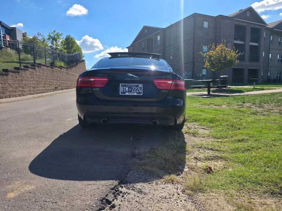 2017 Jaguar XE - Image 4 of 6