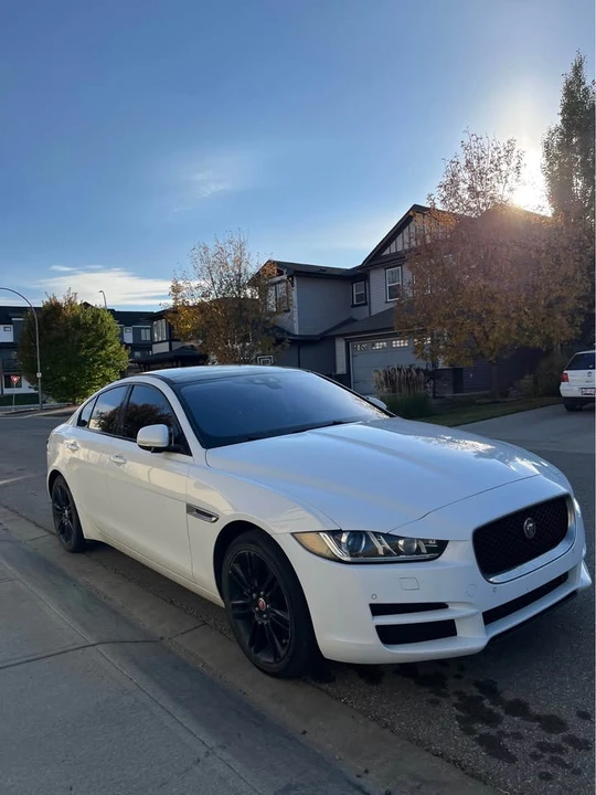 2017 Jaguar XE - Image 6 of 17