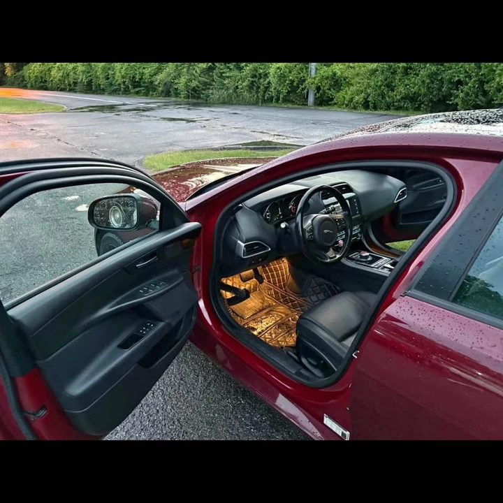 2017 Jaguar XE - Image 4 of 9
