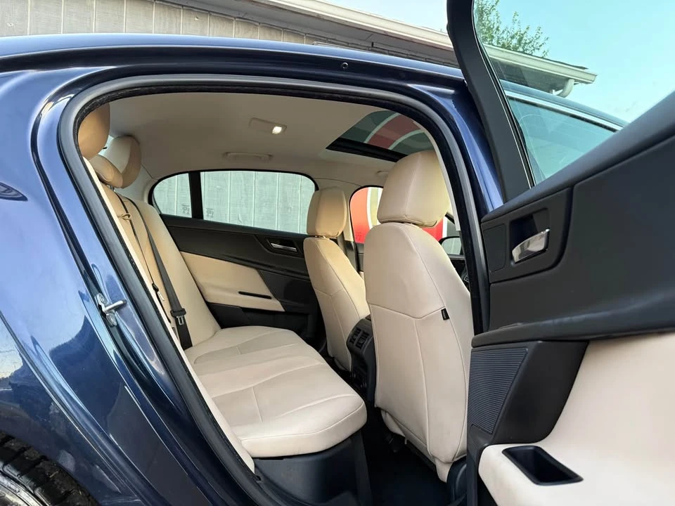 2017 Jaguar XE - Image 12 of 20