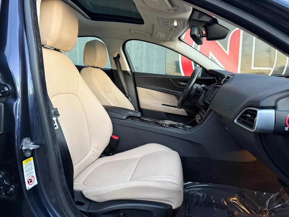 2017 Jaguar XE - Image 11 of 20