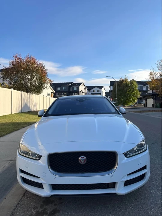 2017 Jaguar XE - Image 5 of 17