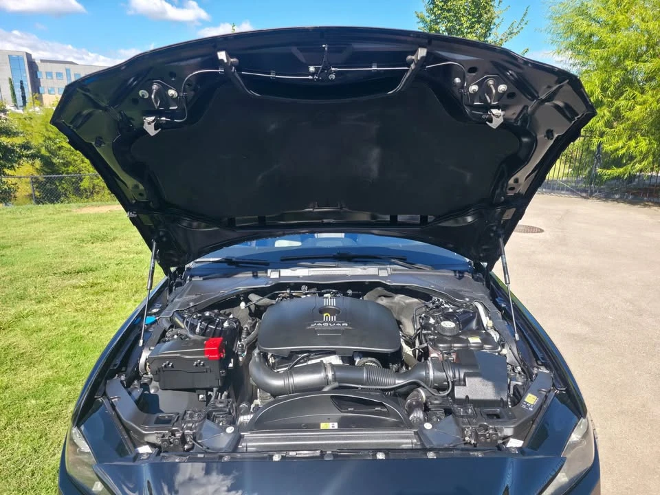 2017 Jaguar XE - Image 5 of 6