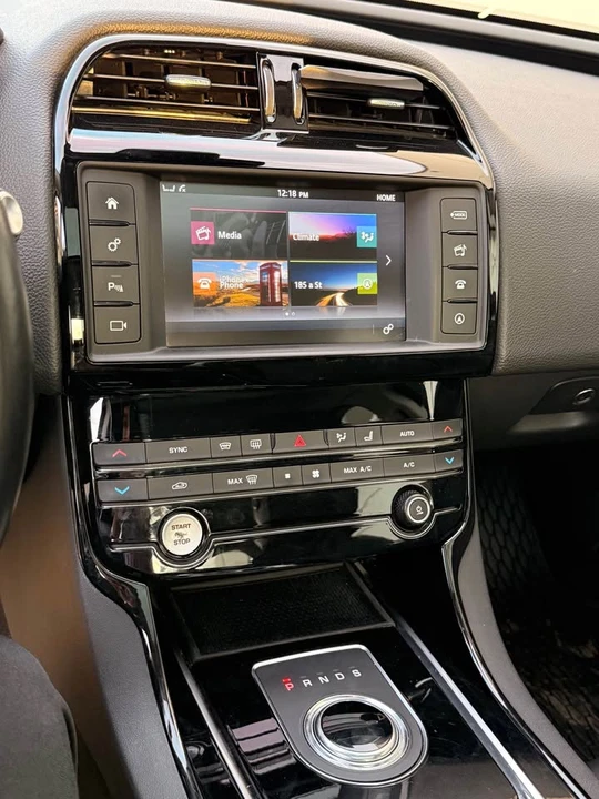 2017 Jaguar XE - Image 8 of 8