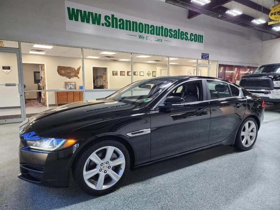 2017 Jaguar XE - Image 2 of 15